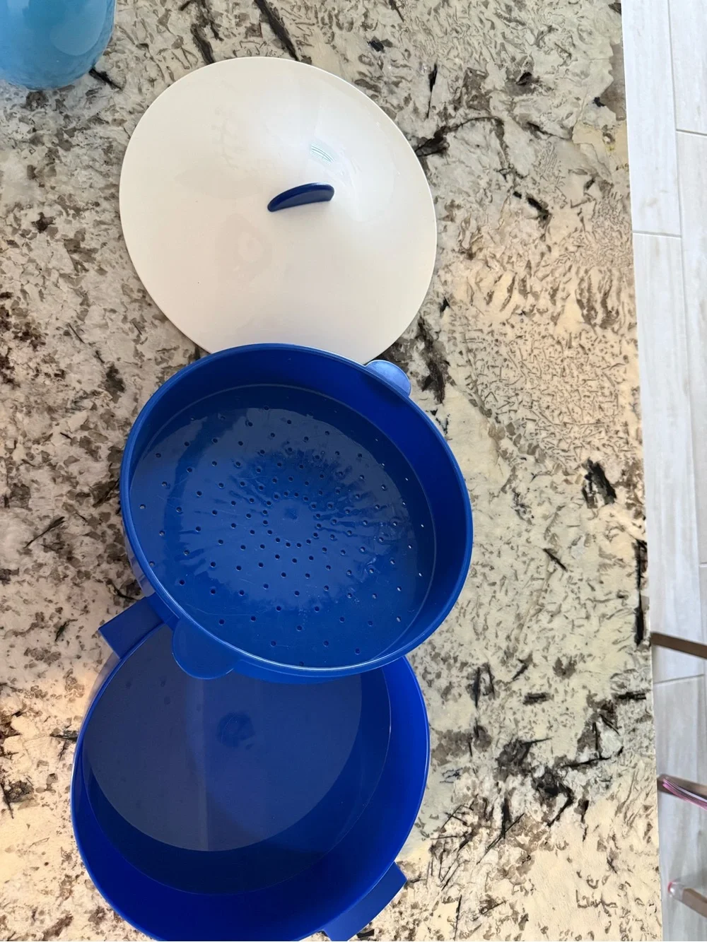 Tupperware Blue and White Covered Serving Bowl with Handle
